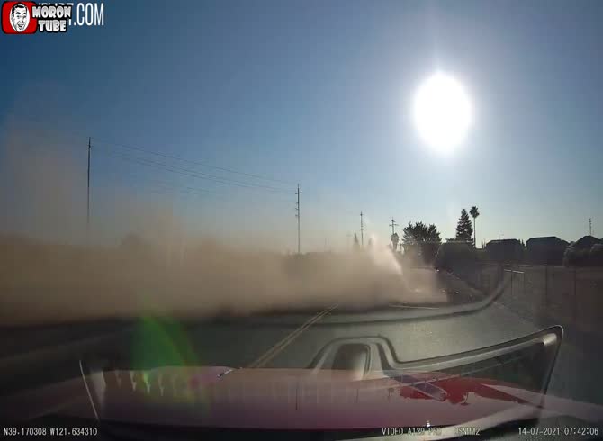 Video :A dashcam captures a vehicle soaring several meters into the sky